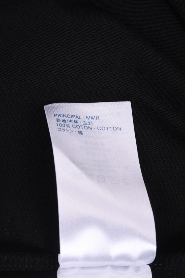 ブランドTシャツ着用イメージ